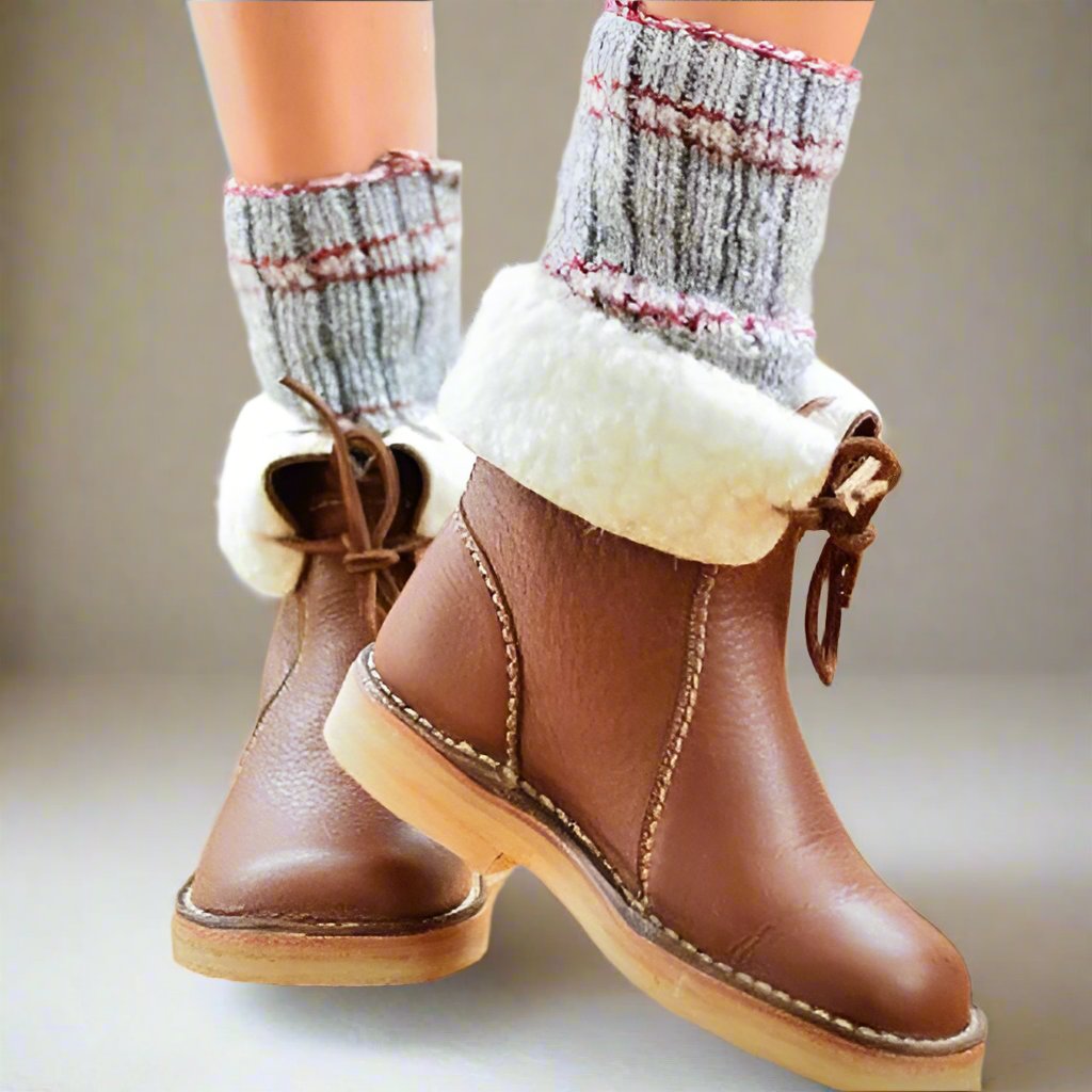 Wide-Fit Lined Women&#39;s Winter Boots with Fur