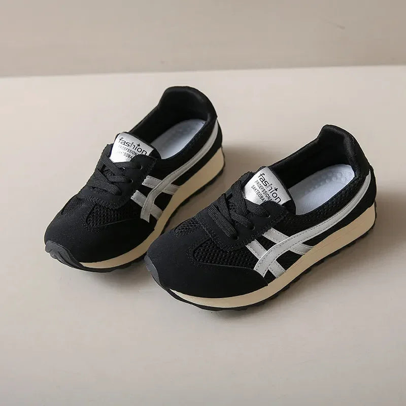 Lightweight Walking Shoes for Narrow Feet