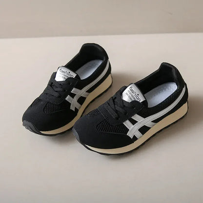 Lightweight Walking Shoes for Narrow Feet