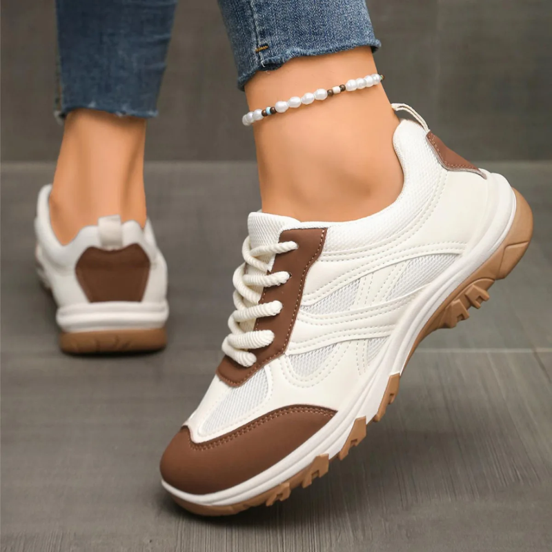 Breathable Women&#39;s Shoes for Outdoor Adventures