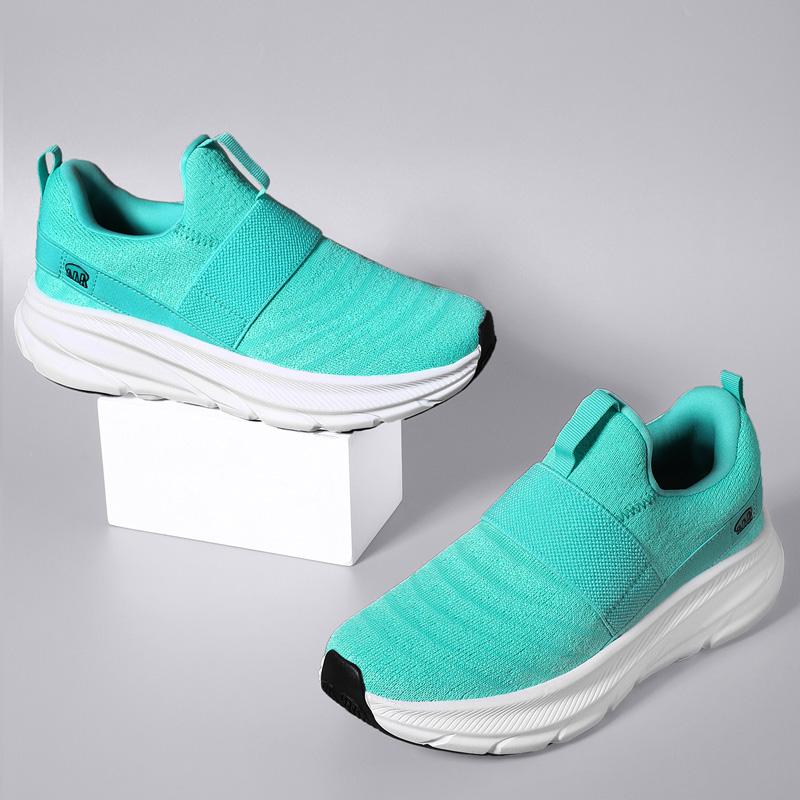 Stylish Women&#39;s Slip-On Walking Sneakers