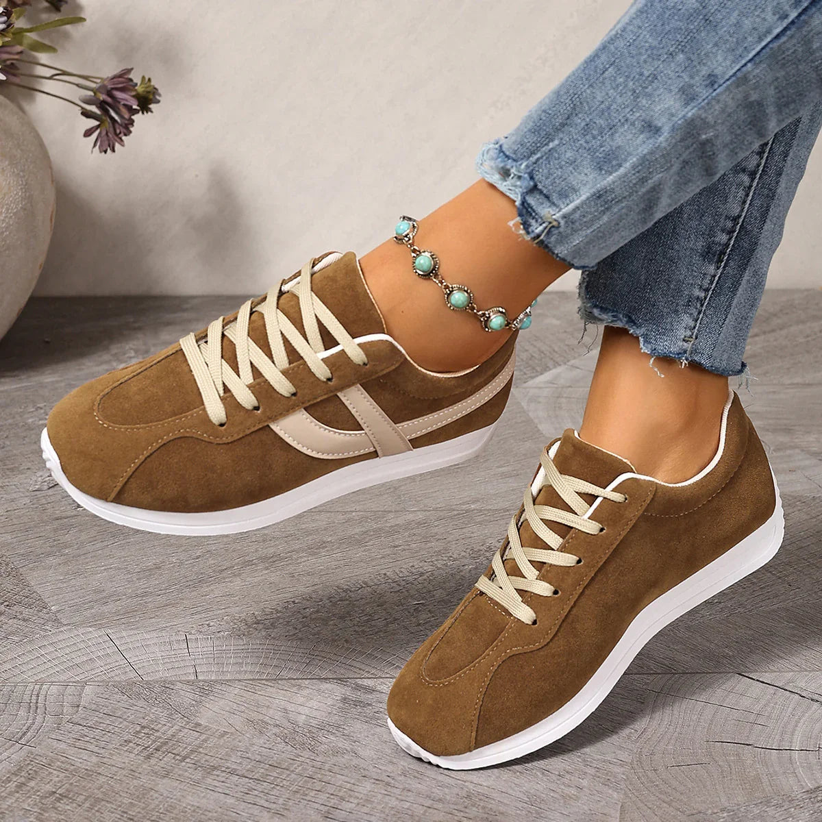 Versatile Sporty Lace Sneakers for Daily Wear