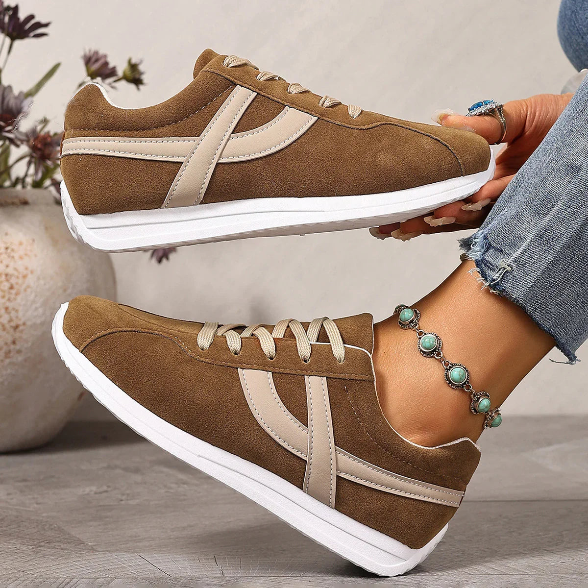 Versatile Sporty Lace Sneakers for Daily Wear