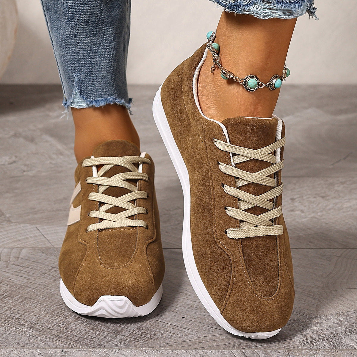 Versatile Sporty Lace Sneakers for Daily Wear