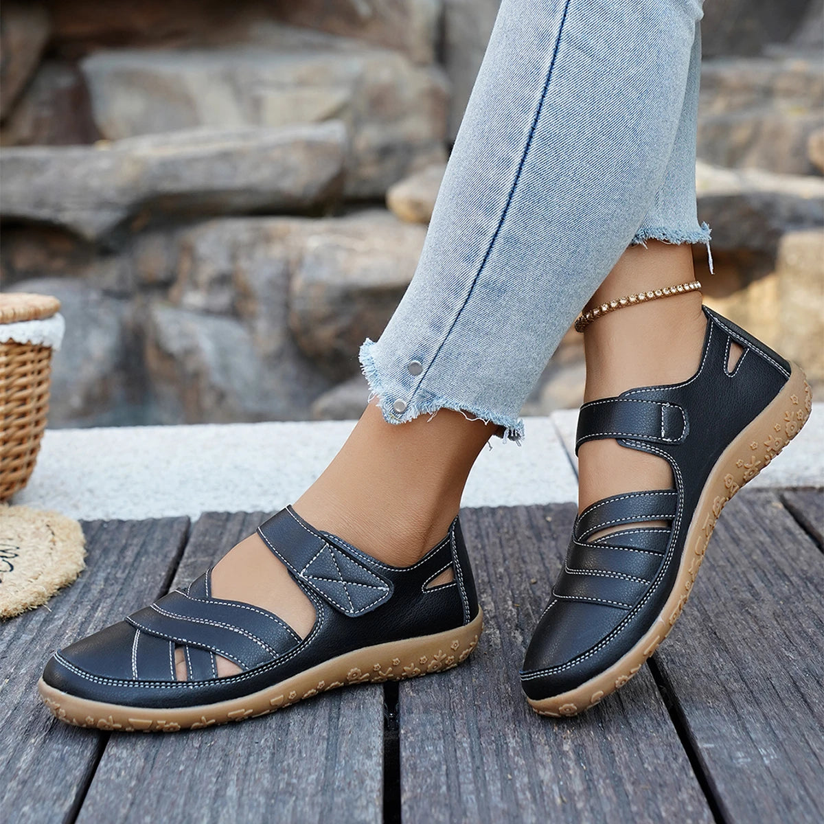 Women's Sandals Wide Fit Hollow Out Clog Shoes 3