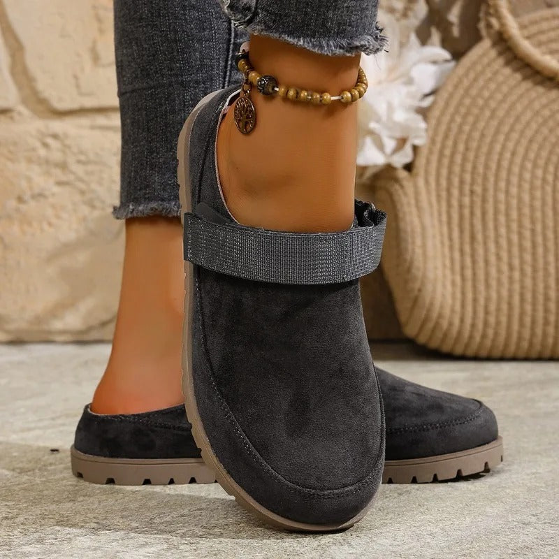 Women’s PU Leather Closed-Toe Clogs