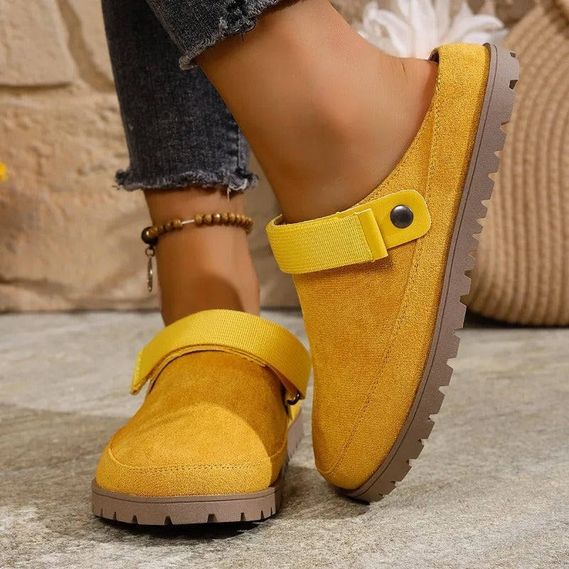 Women’s PU Leather Closed-Toe Clogs
