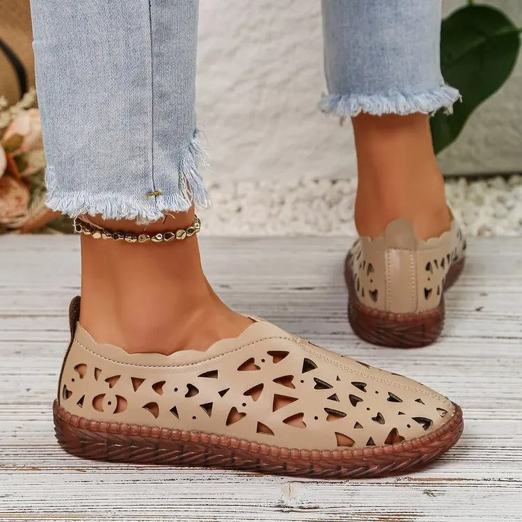 Women's Casual Cutout Flat Shoes with Tassel Detail