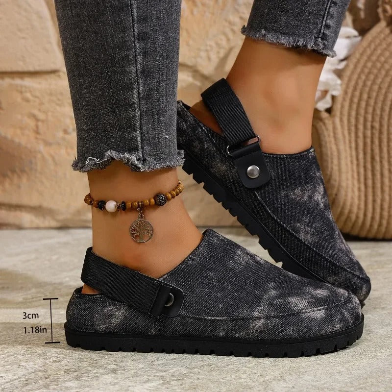 Women’s PU Leather Closed-Toe Clogs